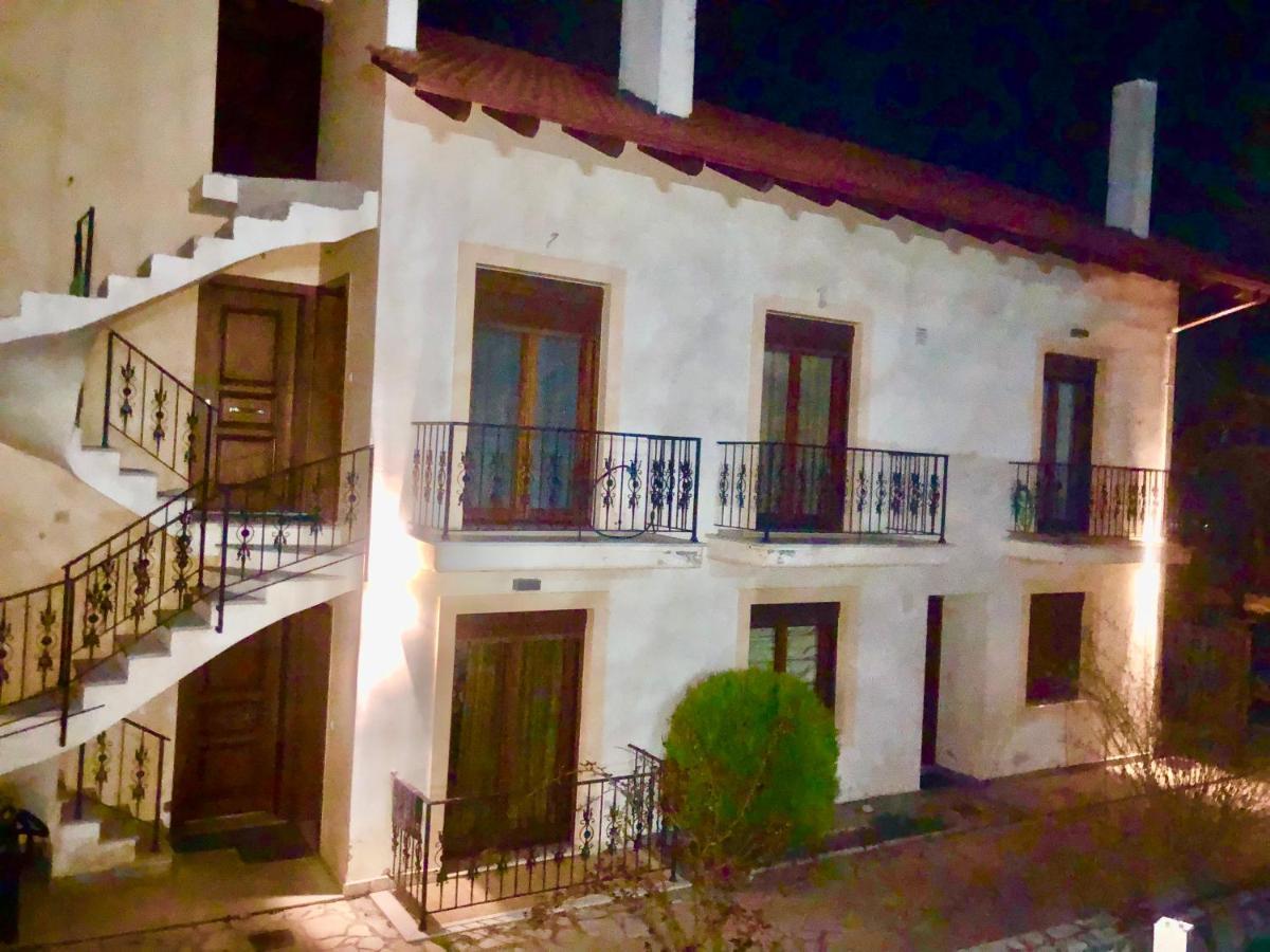 Family'S Houses Kalavryta Exterior photo