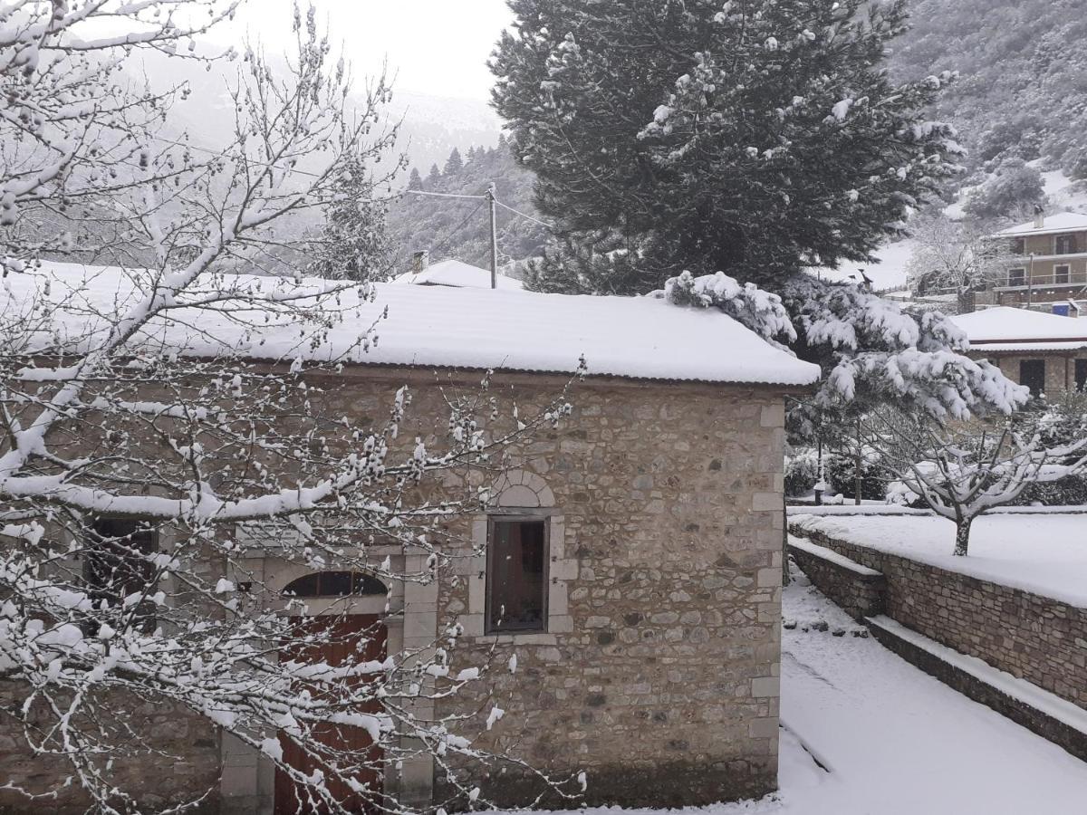 Family'S Houses Kalavryta Exterior photo