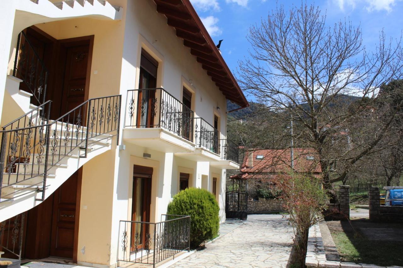 Family'S Houses Kalavryta Exterior photo